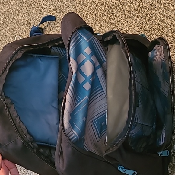 Dakine Backpack - Picture 3 of 3